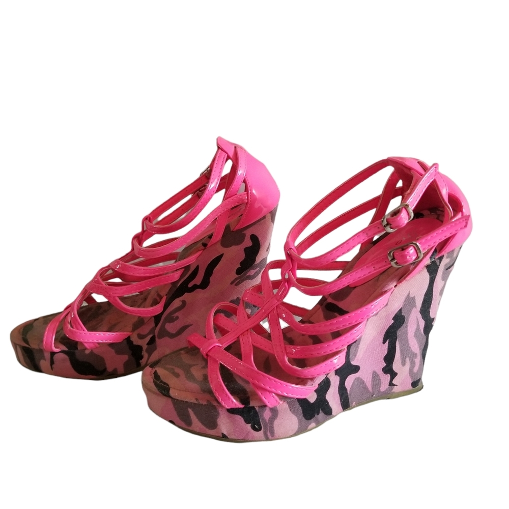 i Promise u Camo Print Wedge Heel Sandals Size 7.5